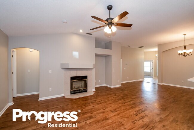 Foto del edificio - 240 Hawthorn Hedge Ln