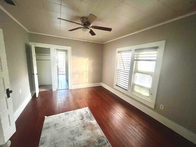 Foto del edificio - 2104 Taylor St