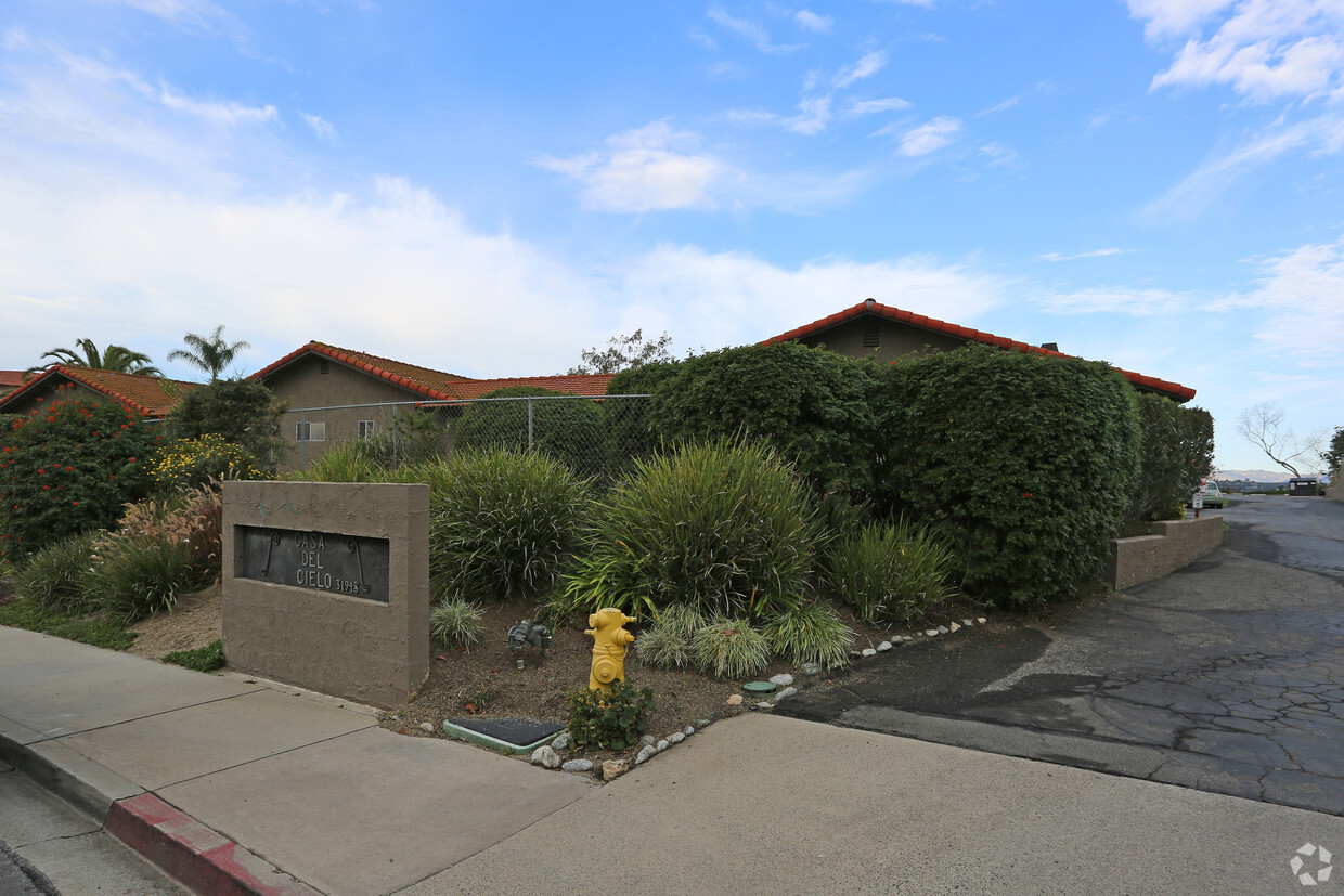 Building Photo - Casa Del Cielo Apartments