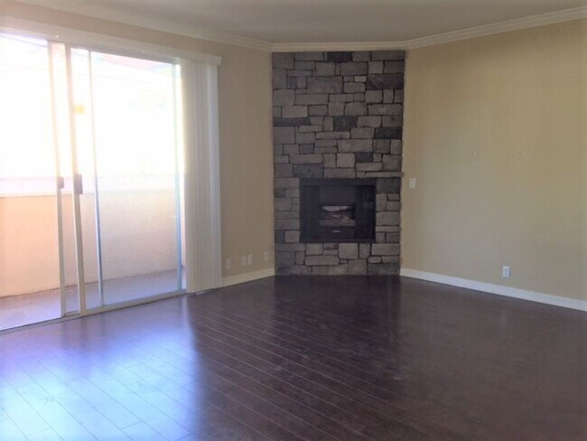 Building Photo - 11107 La Maida St
