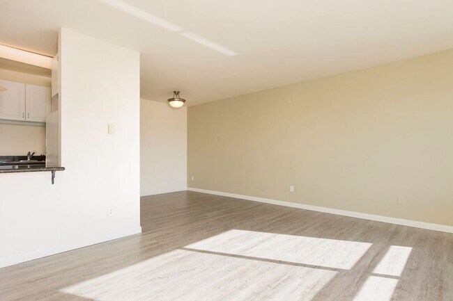 Foto del edificio - 5210 Russell Ave NW