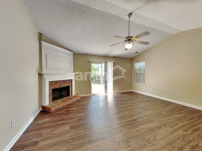 Foto del edificio - 101 Cobb Hall Ct