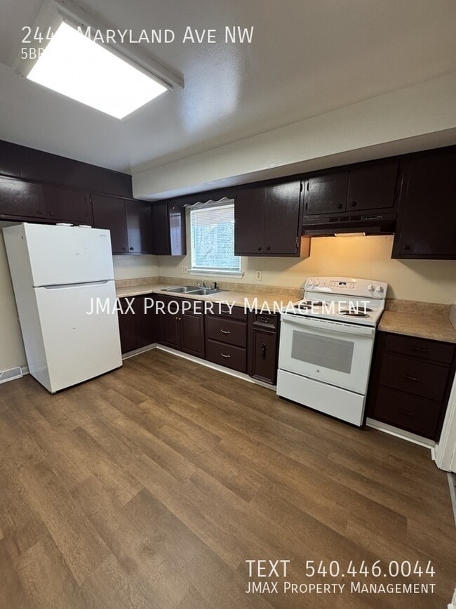 Foto del edificio - 2449 Maryland Ave NW