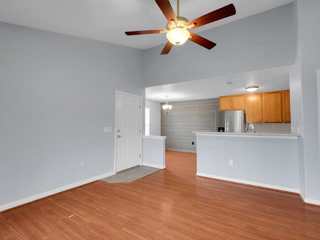 Foto del edificio - $2,050.00, Gorgeous 2-bed, 2-bath condo lo...