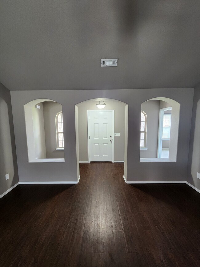 Building Photo - 2607 Whispering Woods Ct