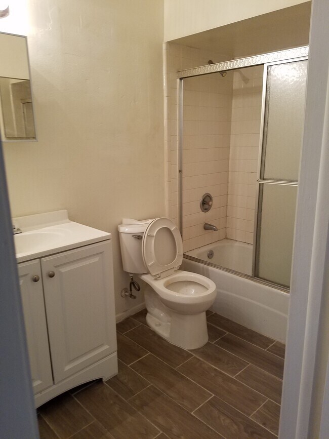 bath - 1293 Old Bridge Rd