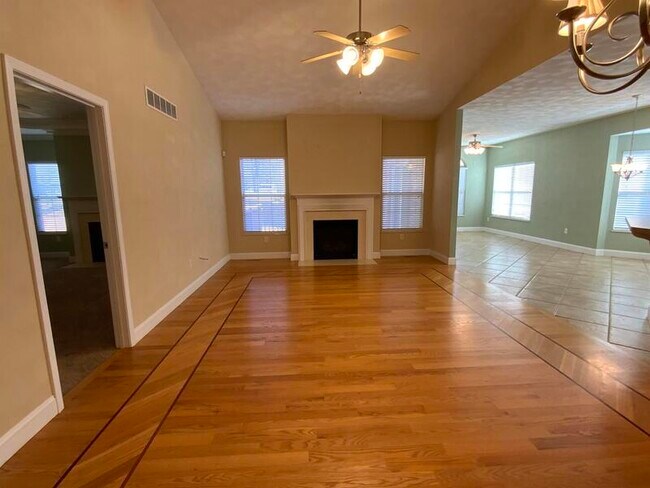 Building Photo - 90 Oak Pointe Cir