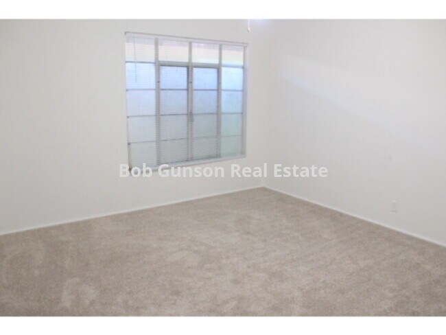 Building Photo - Large 1 bedroom with secure parking.