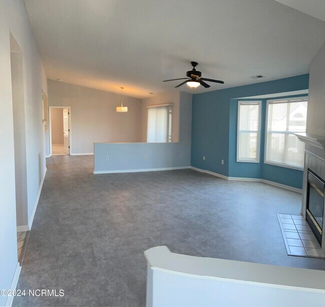Foto del edificio - 4158 Breezewood Dr