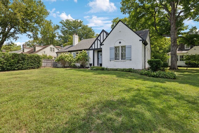 Building Photo - 910 Clearview Dr