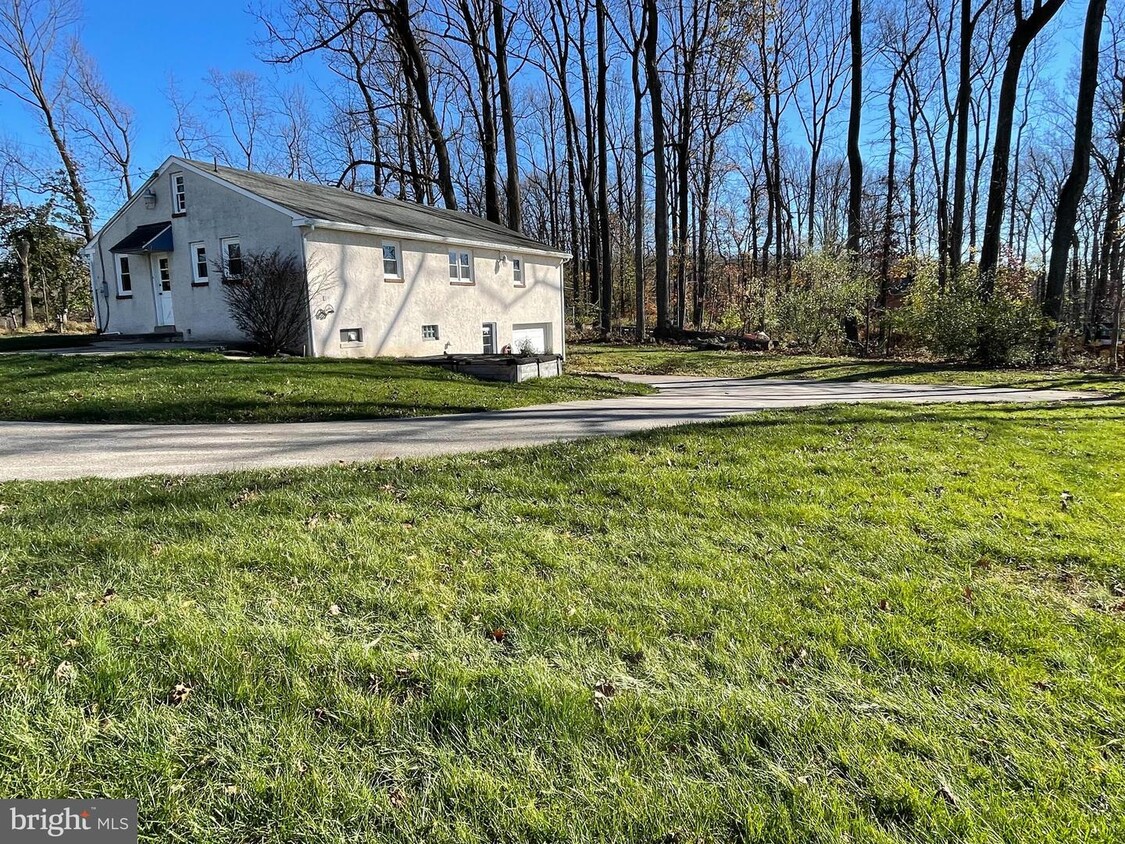 Primary Photo - 1055 Rees Rd