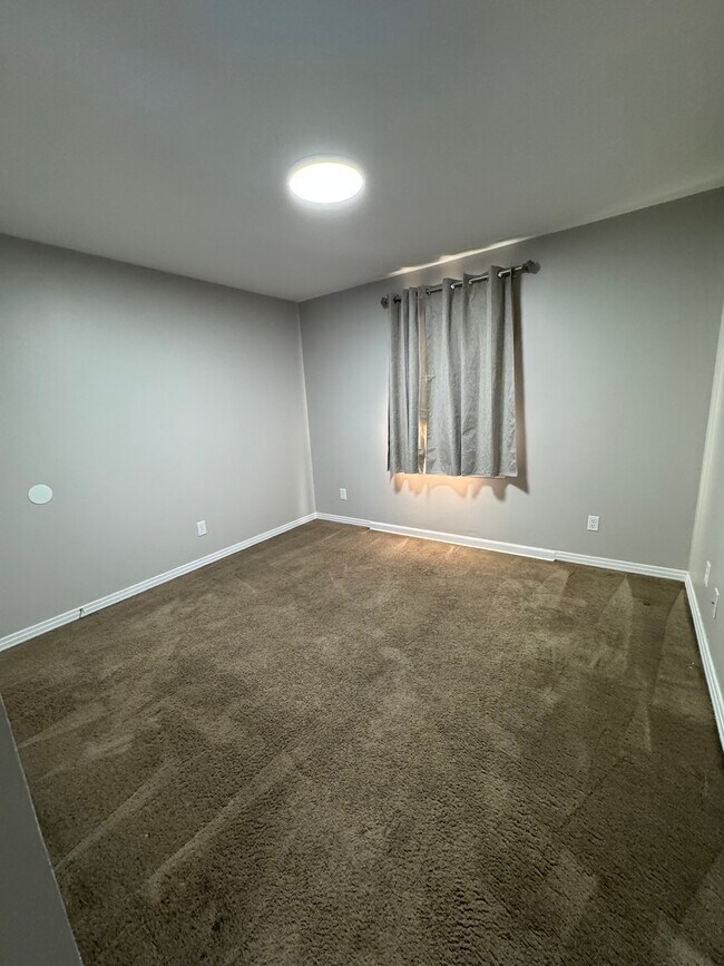 Foto del edificio - 410 W 3rd St