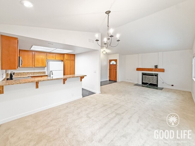 Building Photo - harming 2BR/2BA Townhome with Private Yard & 2-Car Garage in UTC