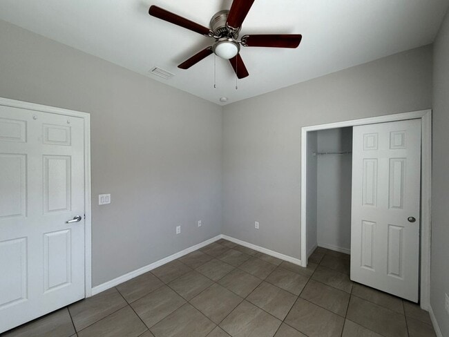 Foto del edificio - 523 NE 24th Ave