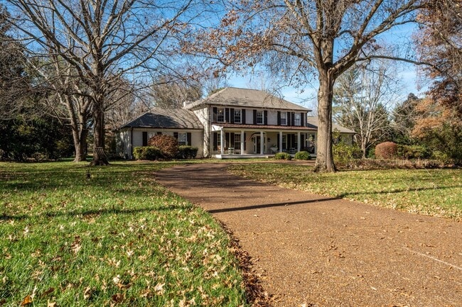 Building Photo - AVAILABLE NOW-- 4-Bed/5-Bath in the heart ...