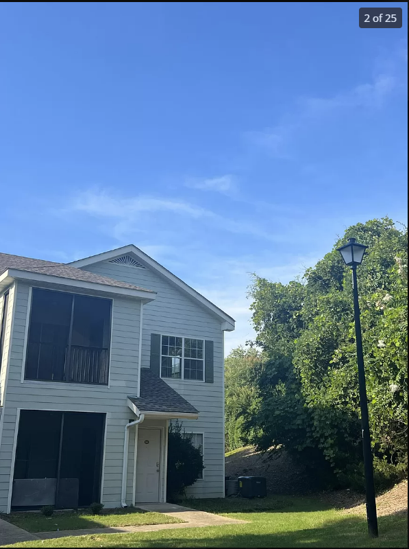 Building Photo - 447 W Longleaf Dr