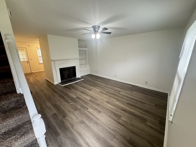 Building Photo - 1247 Wenlon Dr