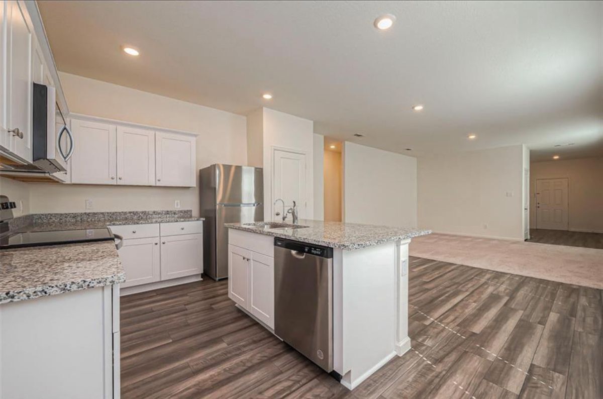 Foto del edificio - 614 Edge Lake Ct