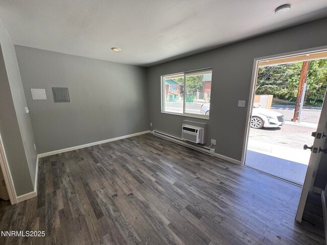 Foto del edificio - 1360 N Sierra St