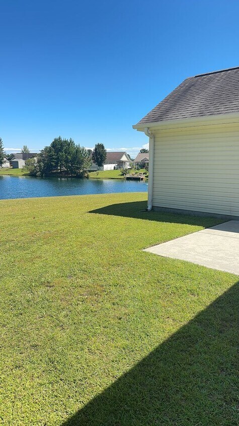 Foto del edificio - Pet Friendly 3 Bedrooms, 2 Baths & 2 car g...