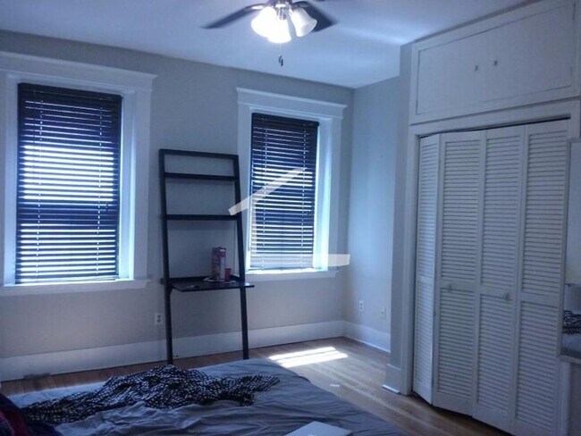 Foto del edificio - HOT ALLSTON LISTING!!!!!