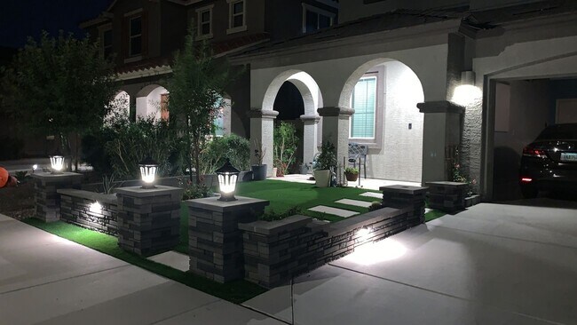 Foto del edificio - 5407 W Desert Hollow Dr