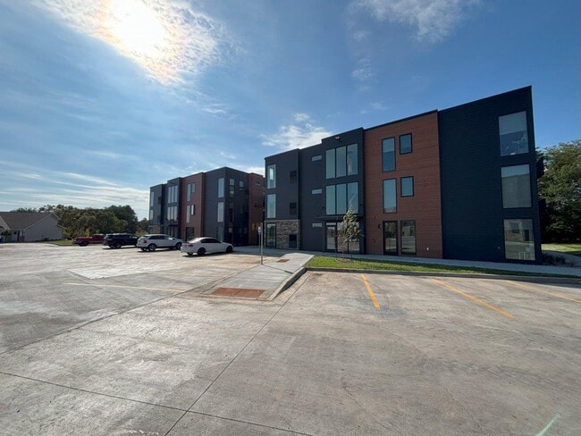 Building Photo - Sioux Village