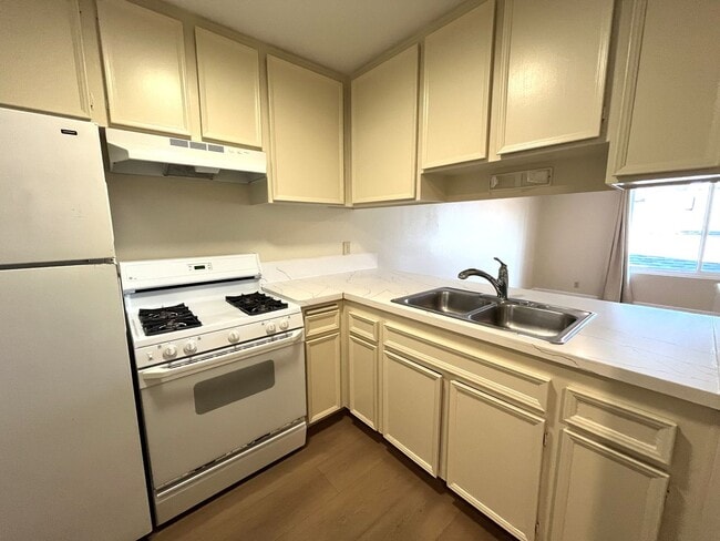 Foto del edificio - 2 Bedroom Apartment in North Park, Upstair...