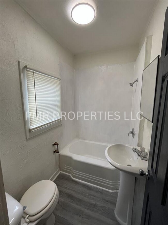 Foto del edificio - 1 Bedroom /1 Bathroom- House