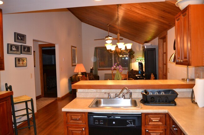 Building Photo - 150 Schneider Ave