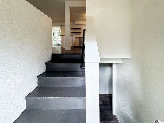 Foto del edificio - 725 Mimosa Ave