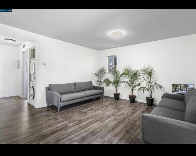 Foto del edificio - 658 River Oak Way