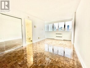 Building Photo - 33 Isabella St