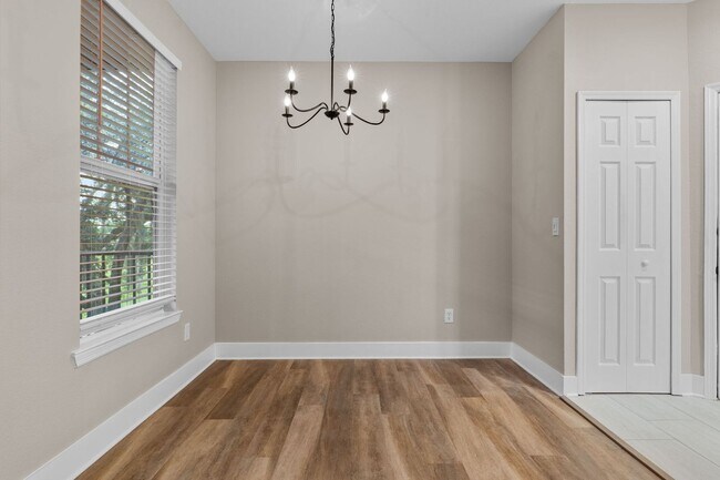 Building Photo - Newly Renovated 2-Bedroom Corner Unit in G...