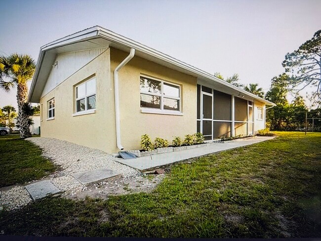 Building Photo - 4604 Normandy Dr