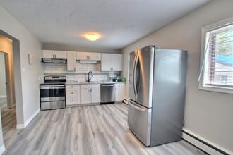 Building Photo - 62 8 St