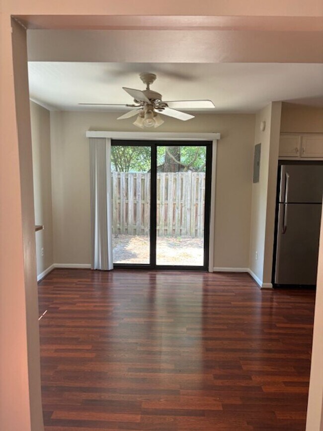 Building Photo - Sonoma Wods