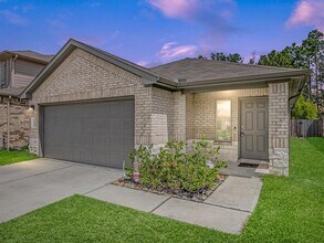 Building Photo - 16821 Short Pnes Dr