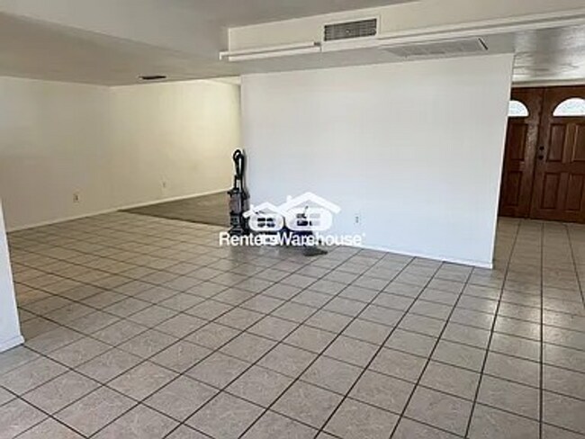 Foto del edificio - 5722 W Tierra Buena Ln