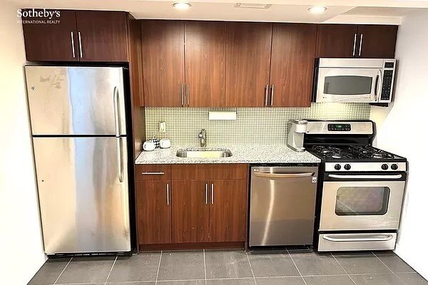 Foto del edificio - 555 W 23rd St