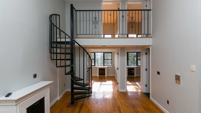 Foto del edificio - 111 Weirfield St
