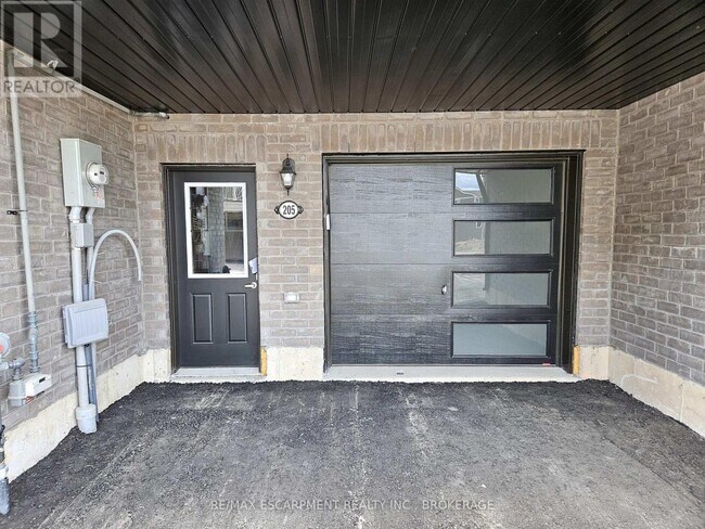 Building Photo - 205 Melody Ln