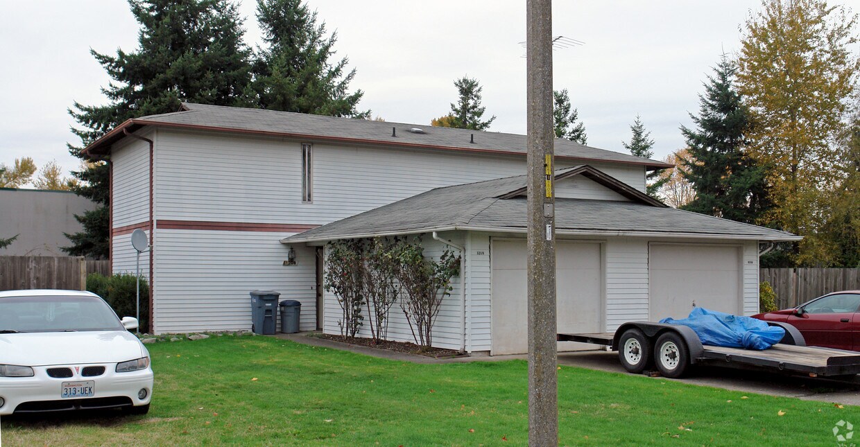 Foto del edificio - 1207-1209 12th Ave NW