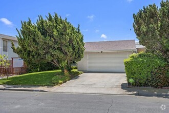 Building Photo - 4657 Huggins St