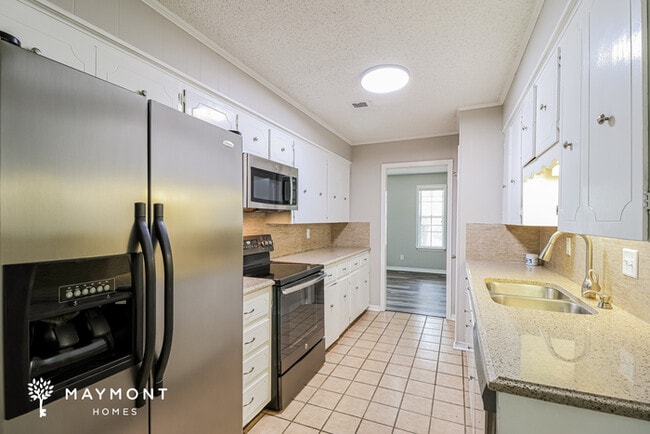 Building Photo - 3405 Dunkeld Dr