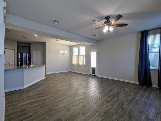 Foto del edificio - 196 Martha Ln