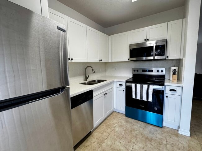 Building Photo - 6676 SW 115th Ct