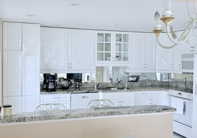 Building Photo - 3009 S Ocean Blvd