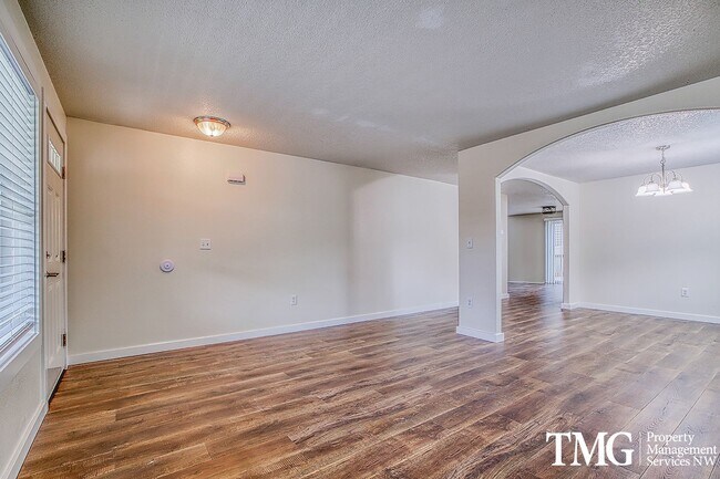 Foto del edificio - Freshly Updated 4BD Home in Great Ridgefie...