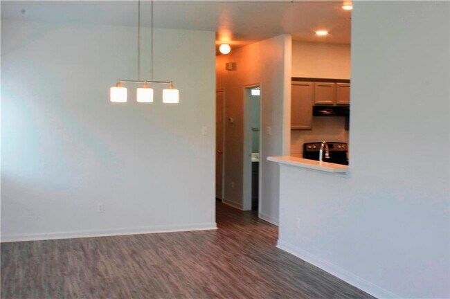 Building Photo - 1300-1320 Double Creek Dr